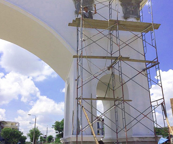 Thi công gắn đầu cột đường kính 80cm tại cổng vip khu đảo xanh, Đà Nẵng